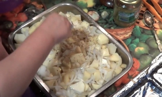 Вкусная свинина с картофелем в духовке - 5 рецептов приготовления в пакете для запекания