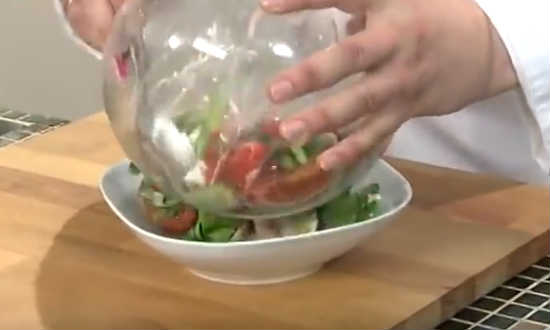 выкладываем салат