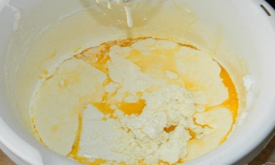 растопить маргарин в молоке