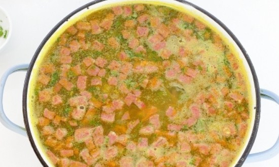 7. Klassicheski gorohovi sup s kop kolbasoi
