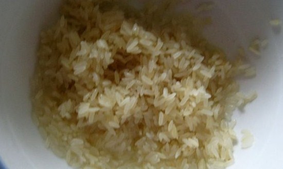 перебрать и промыть рис