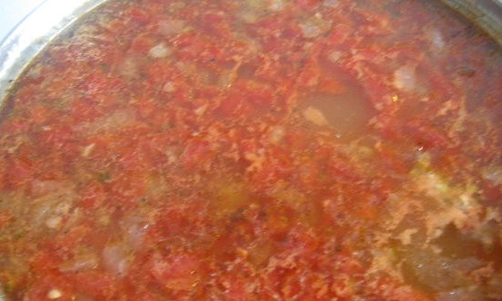 добавить помидорную массу в суп
