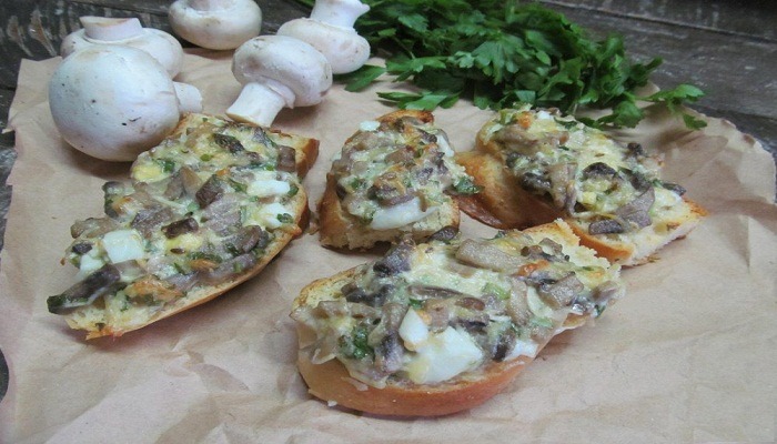 горячие бутерброды с грибами
