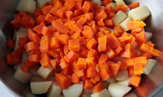 измельчить морковь