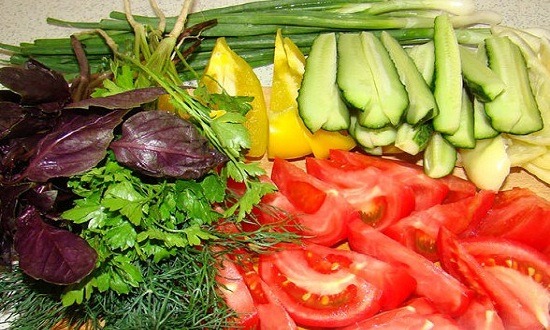нарезать овощи, фрукты и зелень