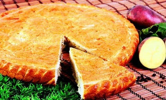 пирог с мясом из дрожжевой сдобы
