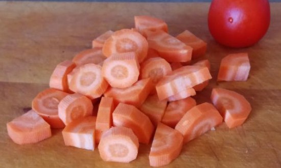 порубить морковь