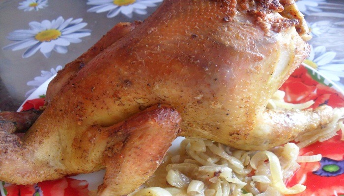 Курица с луком в духовке в фольге