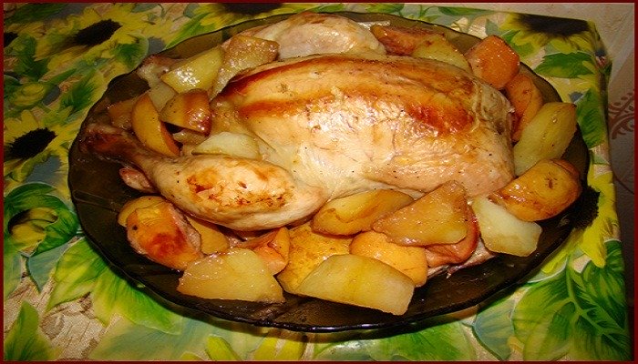 курица запеченная в рукаве с айвой и картофелем