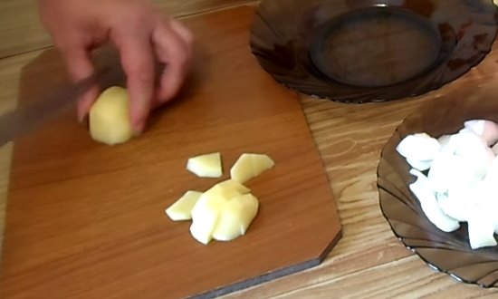 Картофель порежем