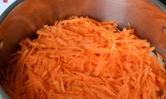 натереть морковь