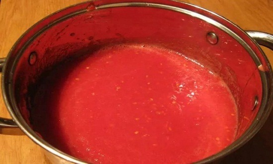 томатную массу поставить на плиту