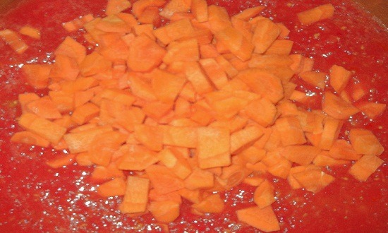 очистить, нарезать морковь