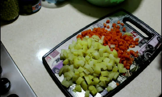 Нарезка картофель, морковь