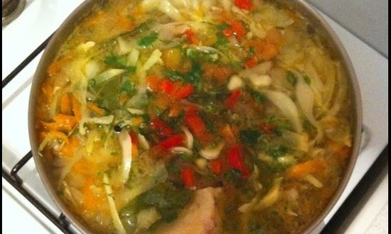Отправляем в суп перец болгарский чеснок и лук