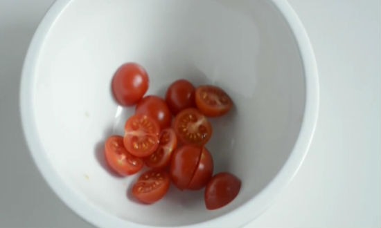 помидоры в миске