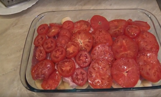 выкладываем помидоры