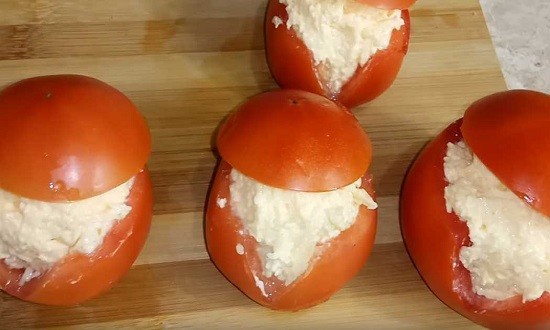 начинить томаты
