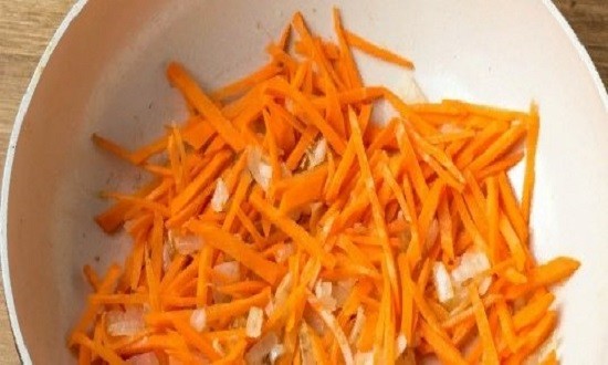 ПАссируем морковь