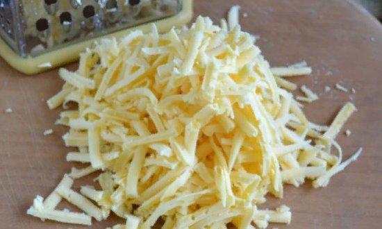 Натираем сыр