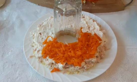 выкладываем слой моркови