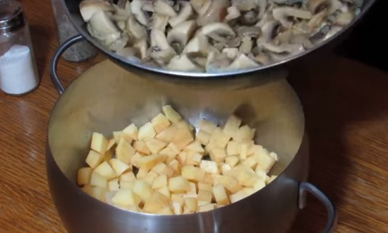 соединяем грибы с картофелем