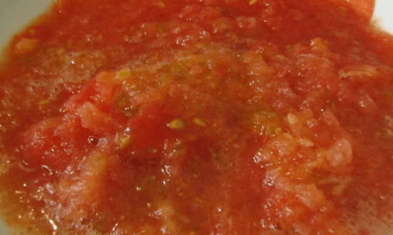 добавить томатное пюре