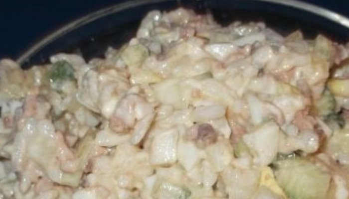 Салат из печени трески с рисом и яйцом