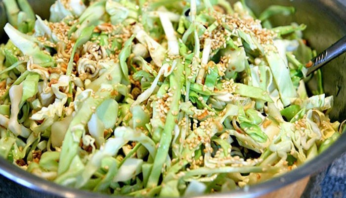 Салат с тунцом и пекинской капустой