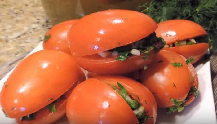 Малосольные помидоры в медовом маринаде с уксусом на сутки