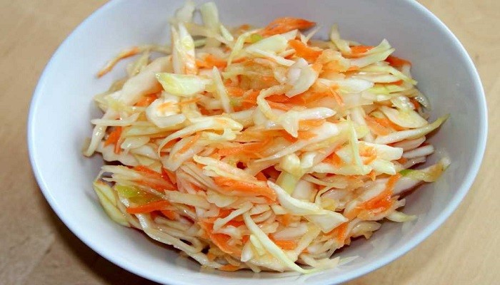 Салат из свежей капусты с морковью, как в СССР