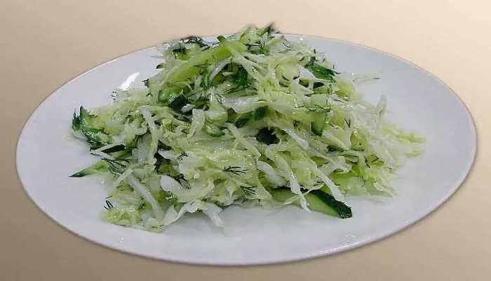Простой салат из капусты и огурца