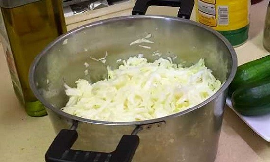 нарезать капусту