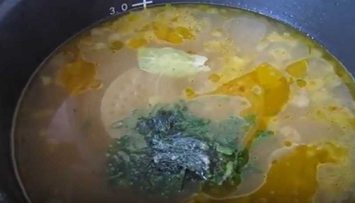 Грибной суп из белых грибов с фасолью в мультиварке