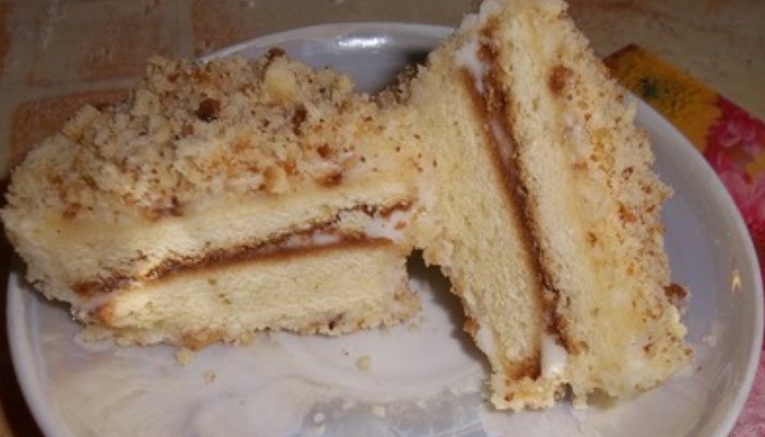 Пирожное «Лакомка» со сметанным кремом