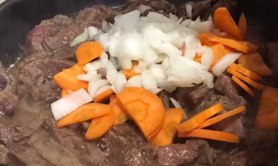 лук с морковкой к мясу