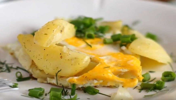 Картошка, жареная с яйцом