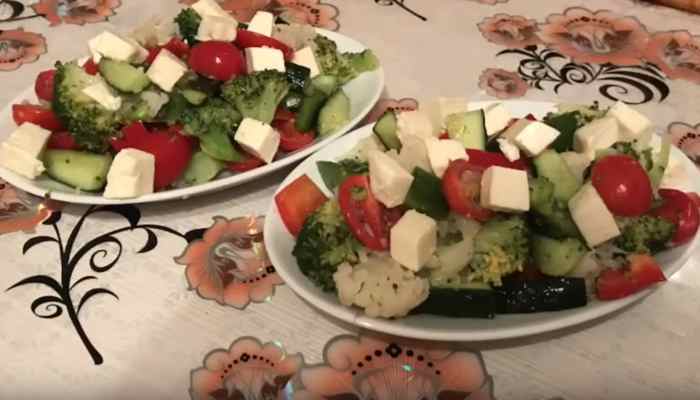 Салат с овощами и цветной капустой