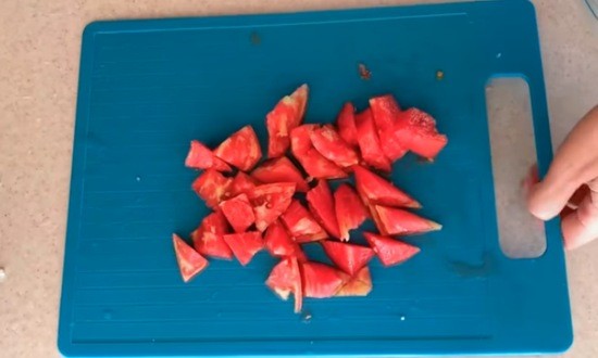 нарезанные помидоры