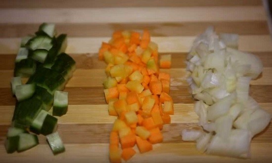 нарезаем овощи