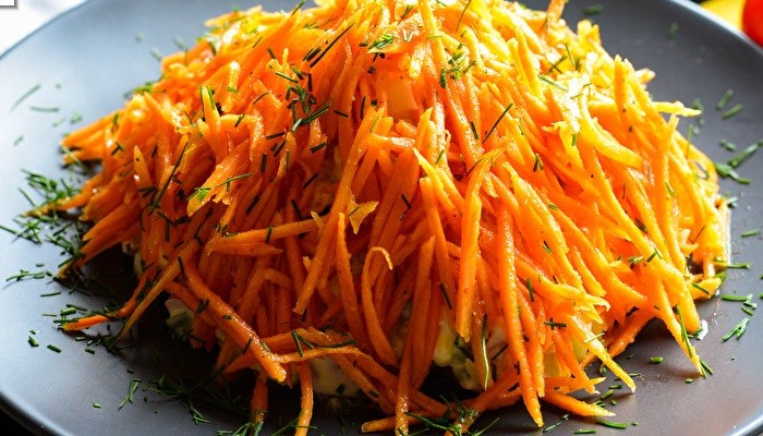 Салат «Муравейник» с корейской морковью