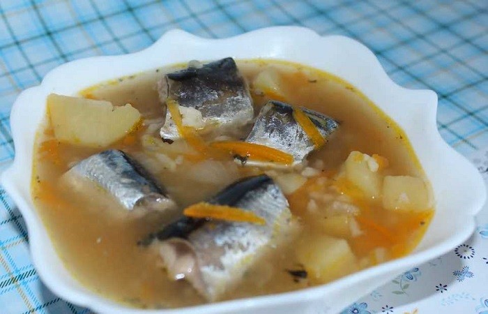 рыбный суп из консервов в мультиварке