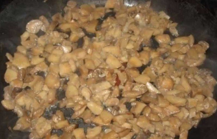 жарим грибы на сковороде