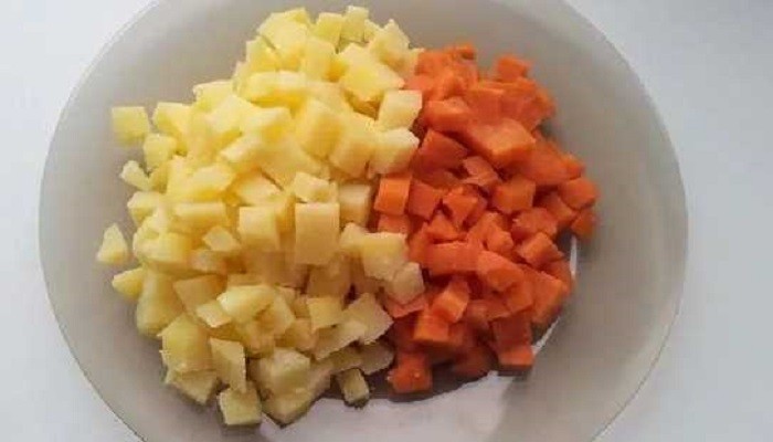 картофель и морковь кубиками