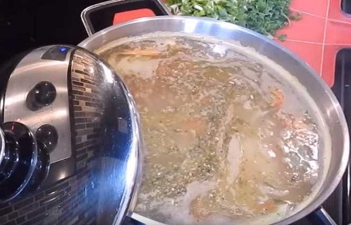 суп в кастрюле