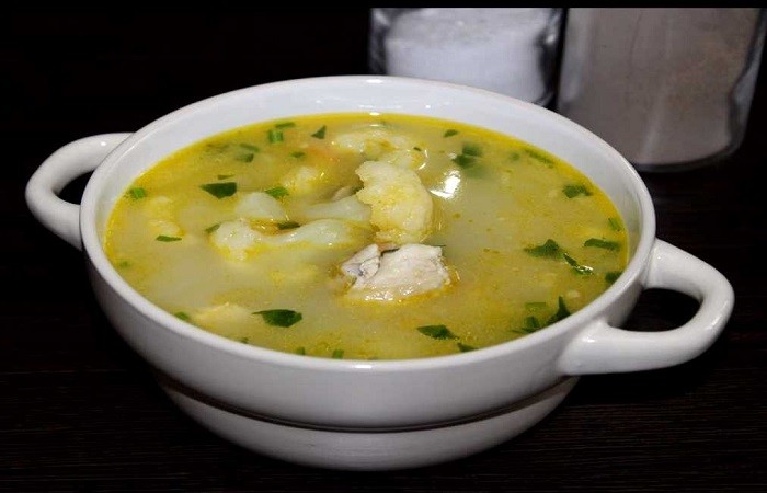 Овощной суп на курином бульоне с цветной капустой