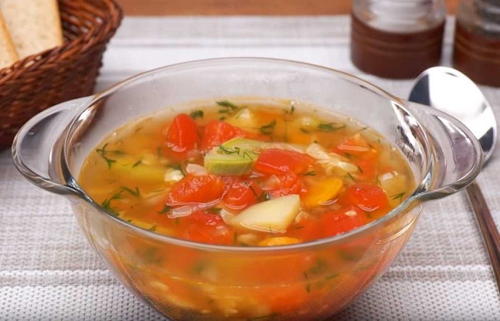 Овощной суп из кабачка, картофеля и помидор