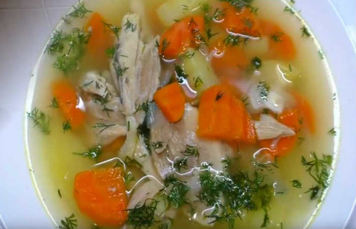 Овощной диетический суп на курином бульоне