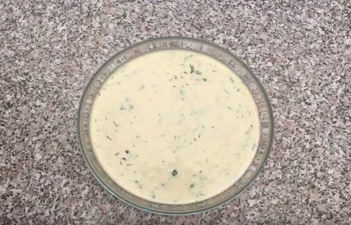 смешиваем тесто, зелень, сыр