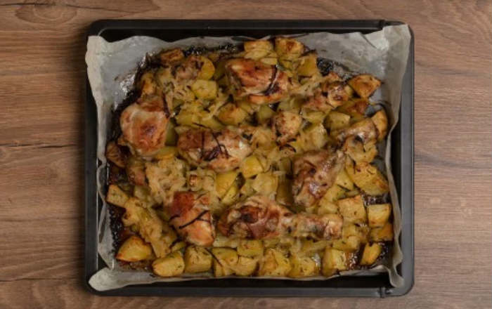 готовая курица с картошкой